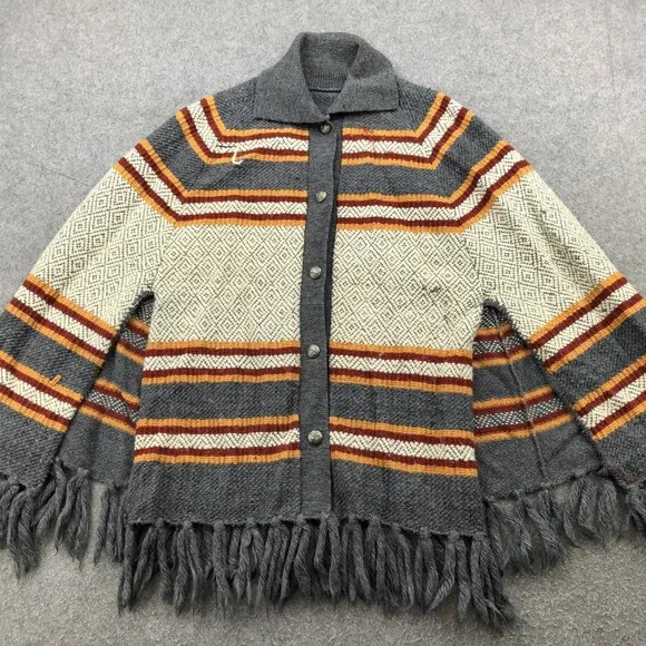 VINTAGE Wool Poncho Cape Womens One Size Gray Fringe Button ILGWU Made USA 70s - Picture 2 of 15